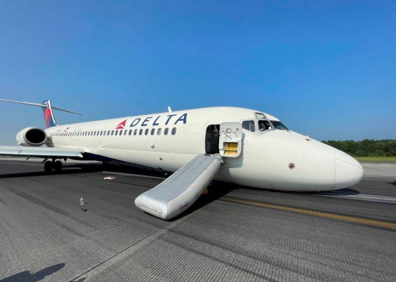 Broken Part Caused Delta Air Lines 717 Emergency Landing 1 broken part caused delta air lines 717 emergency landing 01